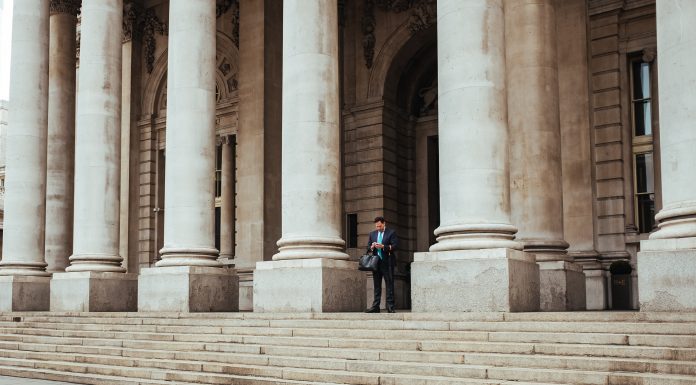 Banking system ‘cracks are appearing’ says Wall Street stalwart Person standing in front of a pillar
